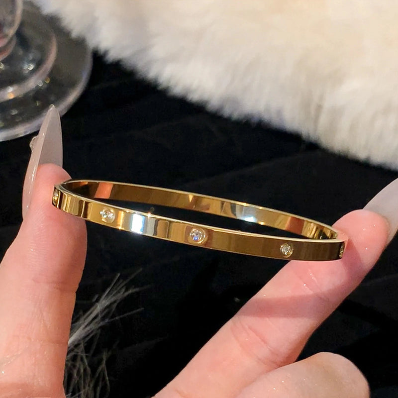Pulseira de aço titânico e ouro