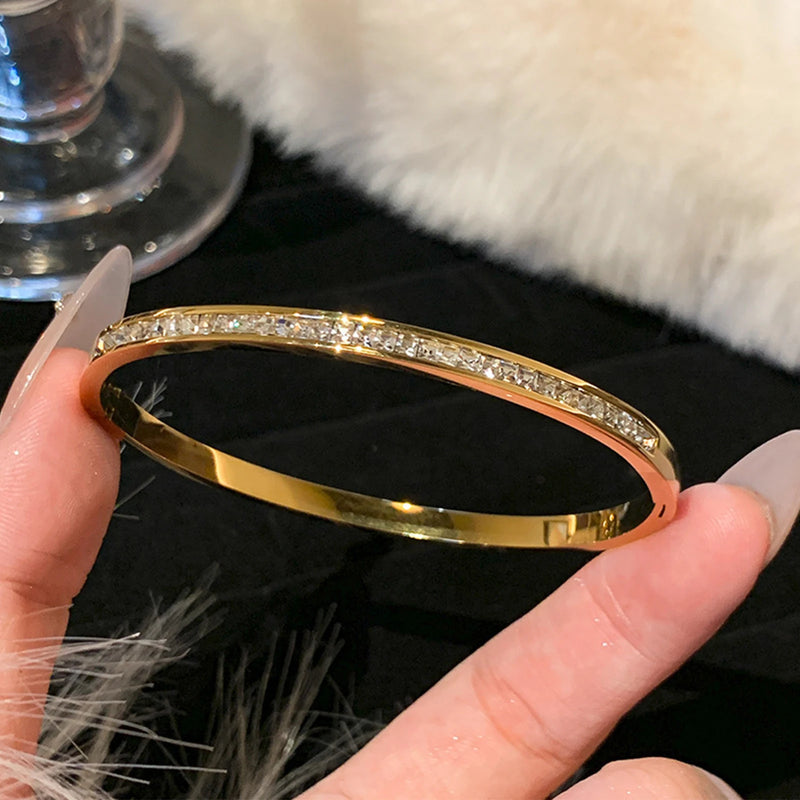 Pulseira de aço titânico e ouro