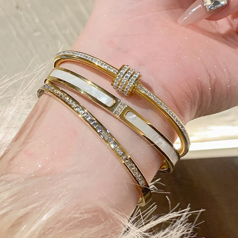 Pulseira de aço titânico e ouro