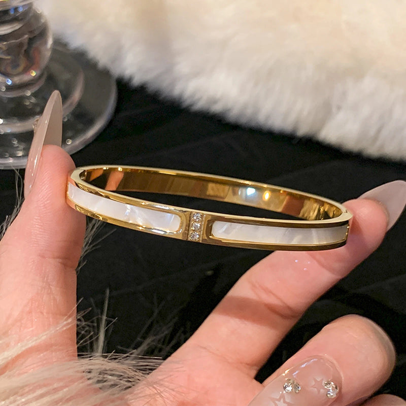 Pulseira de aço titânico e ouro